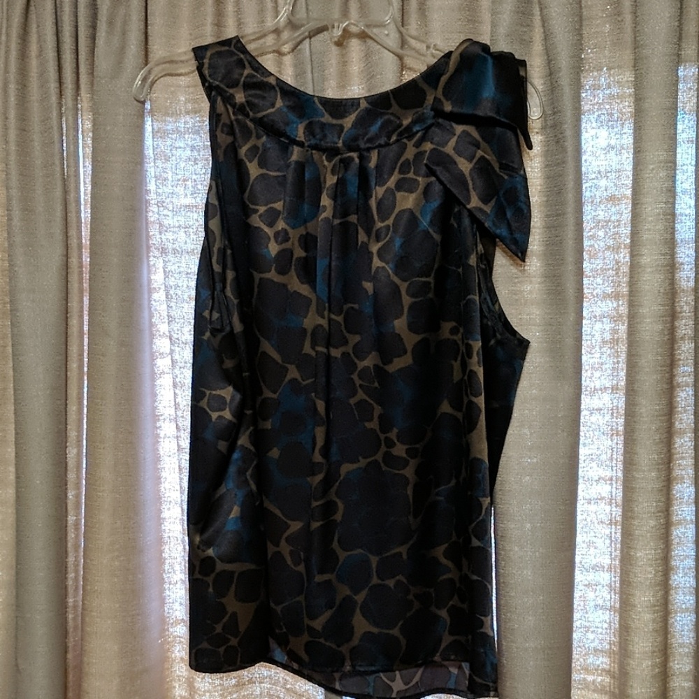 Sleeveless silky blouse